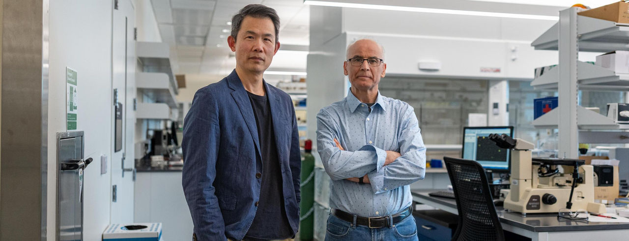 Hong-Sheng Wang (left) and Necati Kaval (right) posing next to each other in a lab