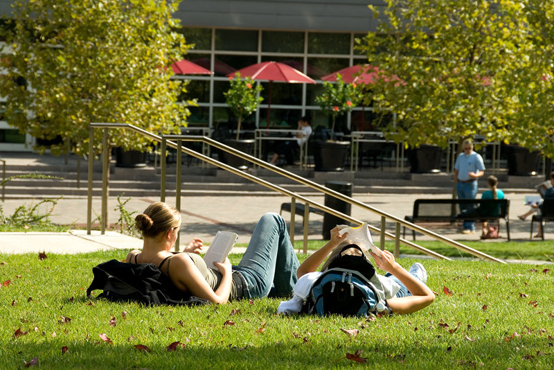 Student on campus in the fall. (autumn)